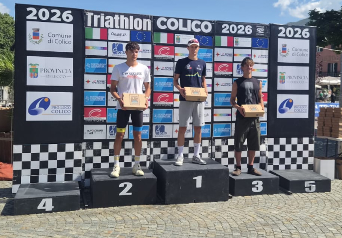 Samuele e Davide sul podio del triathlon di Colico